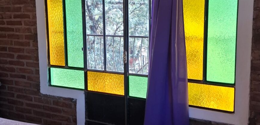 SE VENDE CASA DE DOS PISOS, HERMOSA VISTA A LOS CERROS. BUENA UBICACION