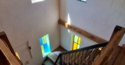 SE VENDE CASA DE DOS PISOS, HERMOSA VISTA A LOS CERROS. BUENA UBICACION