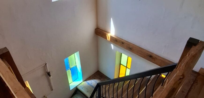 SE VENDE CASA DE DOS PISOS, HERMOSA VISTA A LOS CERROS. BUENA UBICACION