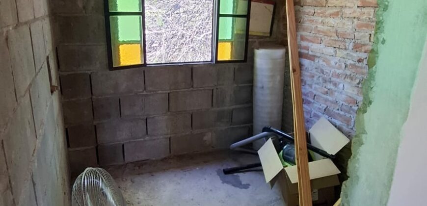 SE VENDE CASA DE DOS PISOS, HERMOSA VISTA A LOS CERROS. BUENA UBICACION