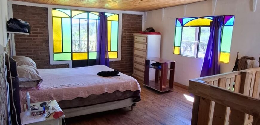 SE VENDE CASA DE DOS PISOS, HERMOSA VISTA A LOS CERROS. BUENA UBICACION