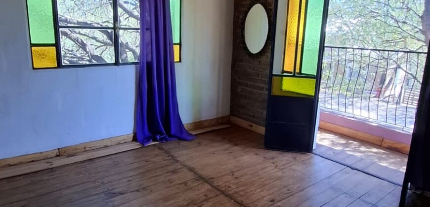 SE VENDE CASA DE DOS PISOS, HERMOSA VISTA A LOS CERROS. BUENA UBICACION