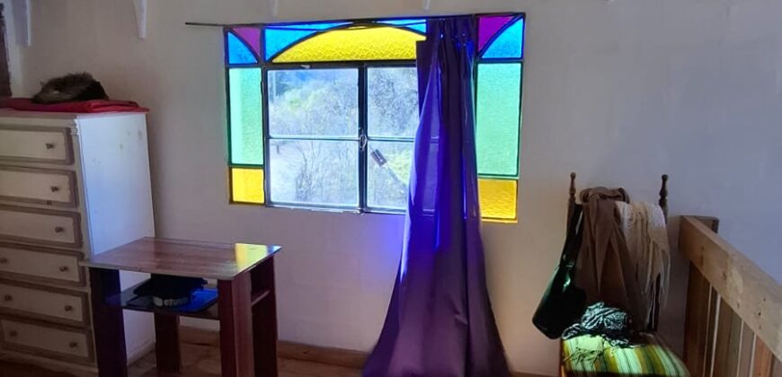 SE VENDE CASA DE DOS PISOS, HERMOSA VISTA A LOS CERROS. BUENA UBICACION