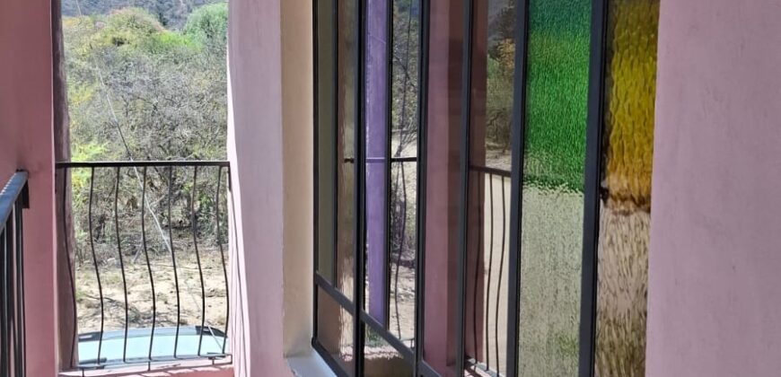 SE VENDE CASA DE DOS PISOS, HERMOSA VISTA A LOS CERROS. BUENA UBICACION