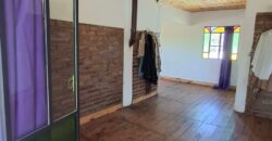 SE VENDE CASA DE DOS PISOS, HERMOSA VISTA A LOS CERROS. BUENA UBICACION