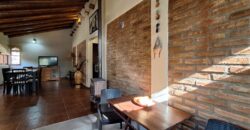 SE ALQUILA HERMOSA CASA DE DOS DORMITORIOS- SAN MARCOS SIERRAS