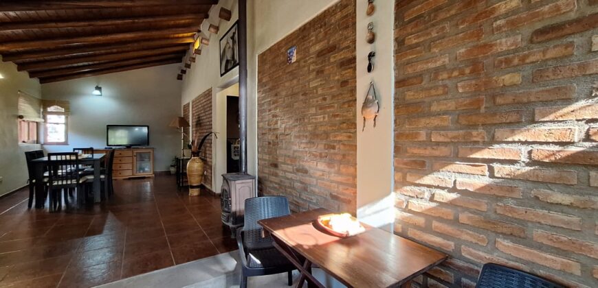 SE ALQUILA HERMOSA CASA DE DOS DORMITORIOS- SAN MARCOS SIERRAS