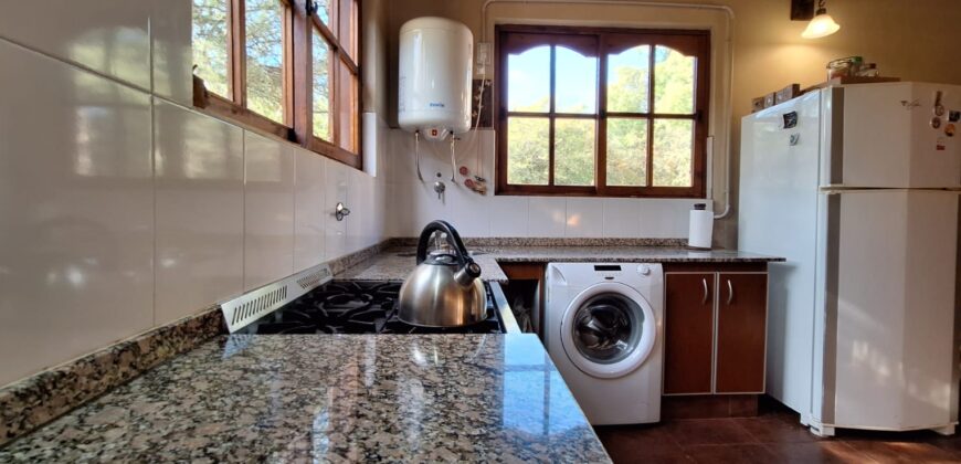 SE ALQUILA HERMOSA CASA DE DOS DORMITORIOS- SAN MARCOS SIERRAS