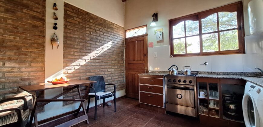 SE ALQUILA HERMOSA CASA DE DOS DORMITORIOS- SAN MARCOS SIERRAS