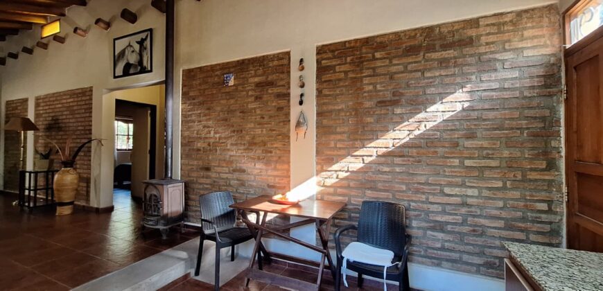 SE ALQUILA HERMOSA CASA DE DOS DORMITORIOS- SAN MARCOS SIERRAS