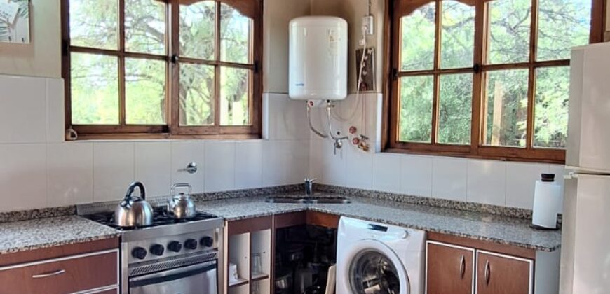 SE ALQUILA HERMOSA CASA DE DOS DORMITORIOS- SAN MARCOS SIERRAS