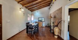 SE ALQUILA HERMOSA CASA DE DOS DORMITORIOS- SAN MARCOS SIERRAS