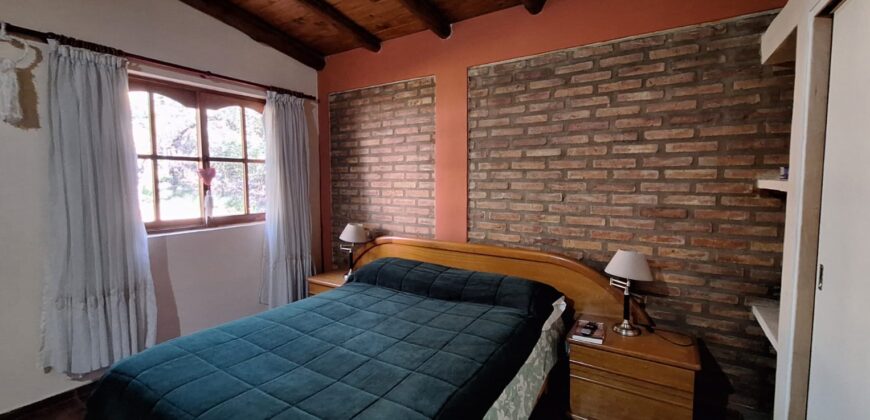 SE ALQUILA HERMOSA CASA DE DOS DORMITORIOS- SAN MARCOS SIERRAS