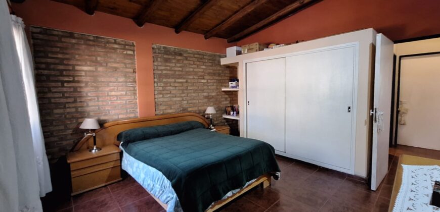 SE ALQUILA HERMOSA CASA DE DOS DORMITORIOS- SAN MARCOS SIERRAS