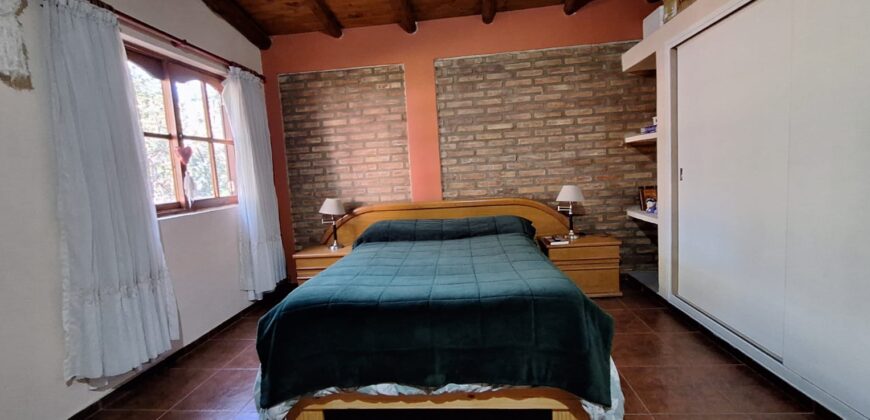 SE ALQUILA HERMOSA CASA DE DOS DORMITORIOS- SAN MARCOS SIERRAS