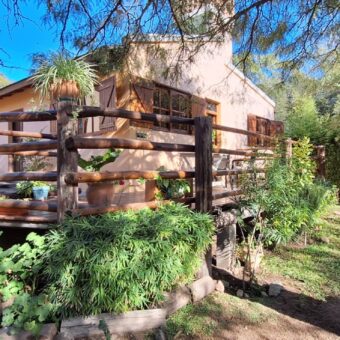 SE ALQUILA HERMOSA CASA DE DOS DORMITORIOS- SAN MARCOS SIERRAS