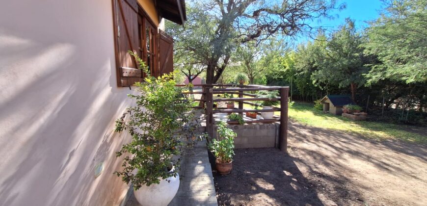 SE ALQUILA HERMOSA CASA DE DOS DORMITORIOS- SAN MARCOS SIERRAS