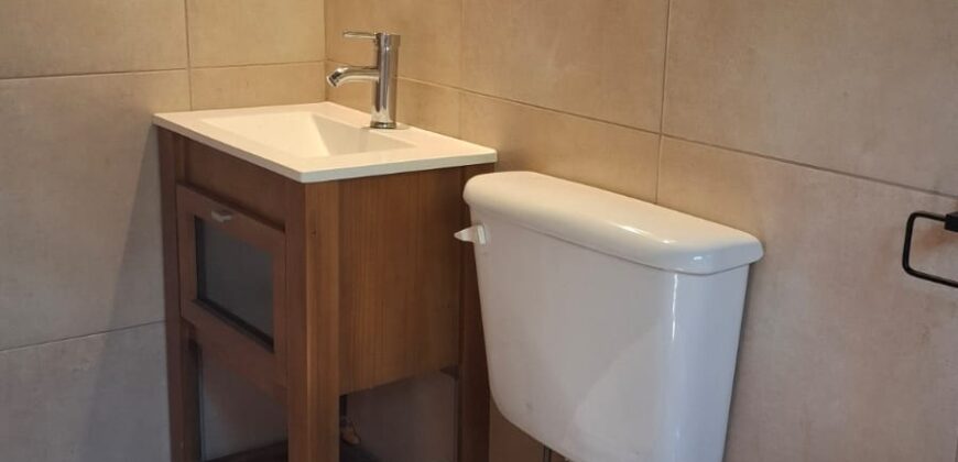 SE ALQUILA ESTA HERMOSA CASA DE TRONCO- CONTRATO POR 1 AÑO