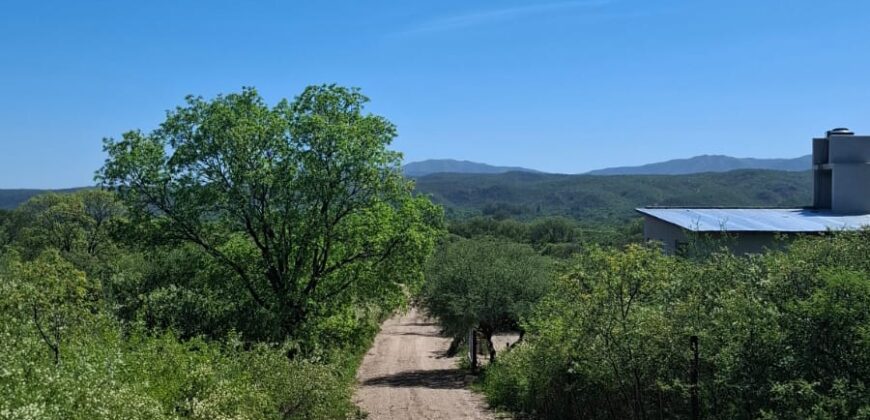 SE VENDE CASA CON GRAN VISTA A LAS SIERRAS-2 DORMITORIOS