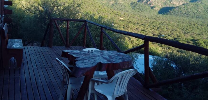 CABAÑA DE MADERA EN LA LOMA- TRES DORMITORIOS