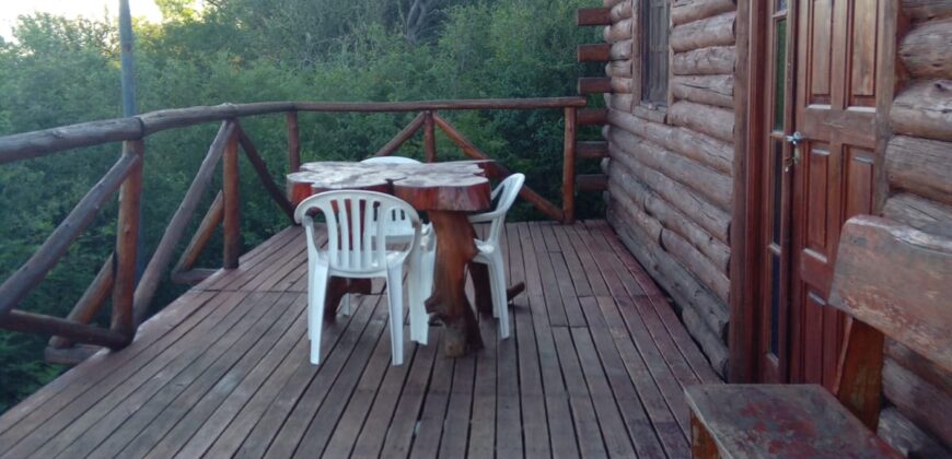 CABAÑA DE MADERA EN LA LOMA- TRES DORMITORIOS