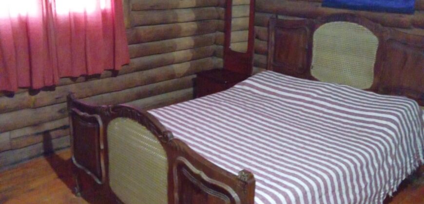 CABAÑA DE MADERA EN LA LOMA- TRES DORMITORIOS