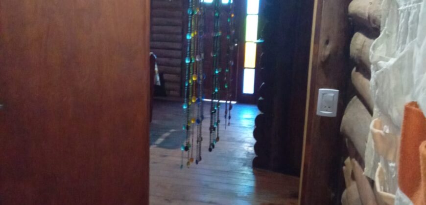 CABAÑA DE MADERA EN LA LOMA- TRES DORMITORIOS