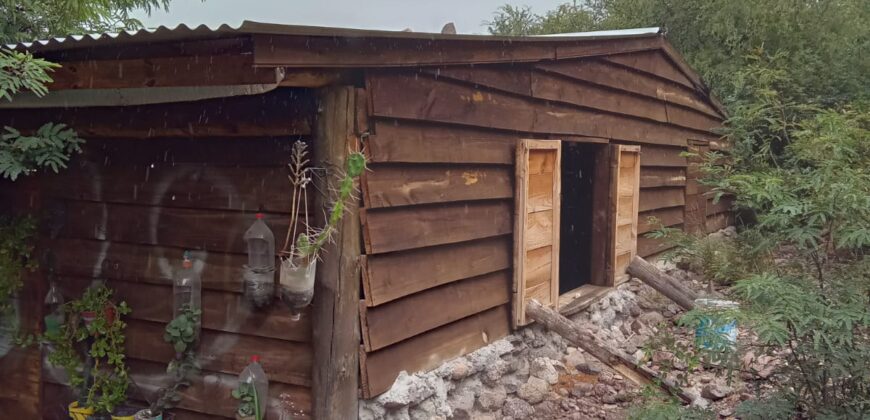 CABAÑA DE MADERA EN LA LOMA- TRES DORMITORIOS