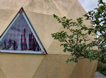 DOS DOMOS EN LAS SIERRAS – TERRENO DE 1.130m2