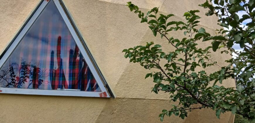 DOS DOMOS EN LAS SIERRAS – TERRENO DE 1.130m2