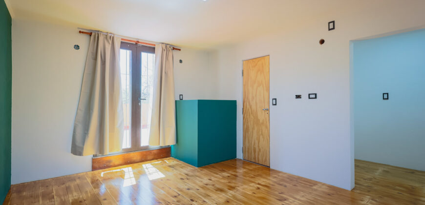 CASA DE DOS PLANTAS CON BALCON TERRAZA- 4 DORMITORIOS- A METROS DEL RIO