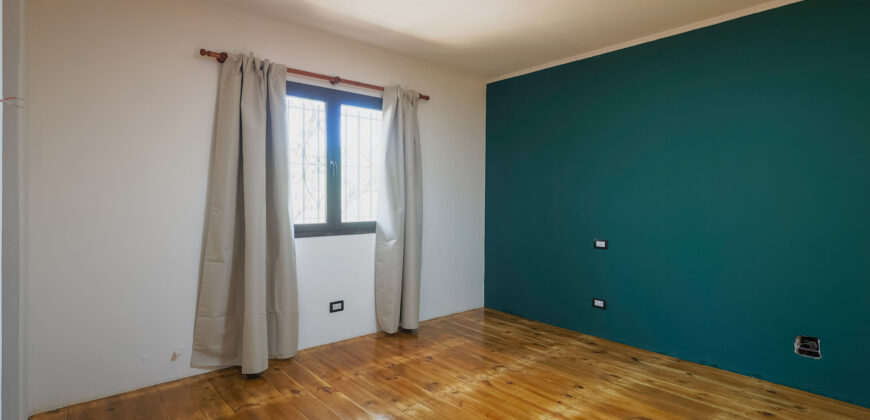 CASA DE DOS PLANTAS CON BALCON TERRAZA- 4 DORMITORIOS- A METROS DEL RIO