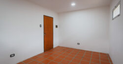 CASA DE DOS PLANTAS CON BALCON TERRAZA- 4 DORMITORIOS- A METROS DEL RIO