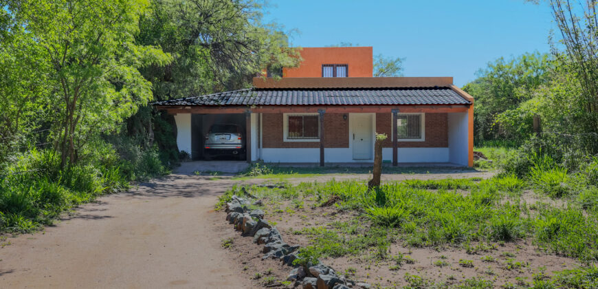 CASA DE DOS PLANTAS CON BALCON TERRAZA- 4 DORMITORIOS- A METROS DEL RIO