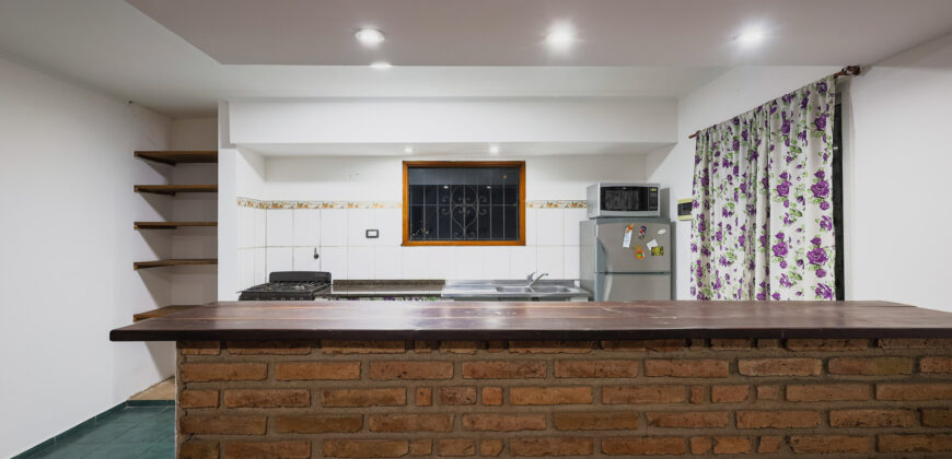 CASA DE DOS PLANTAS CON BALCON TERRAZA- 4 DORMITORIOS- A METROS DEL RIO