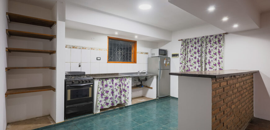 CASA DE DOS PLANTAS CON BALCON TERRAZA- 4 DORMITORIOS- A METROS DEL RIO