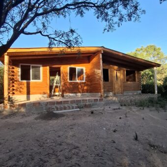 SE VENDE PROPIEDAD CON CASA PRINCIPAL + DOS CABAÑAS