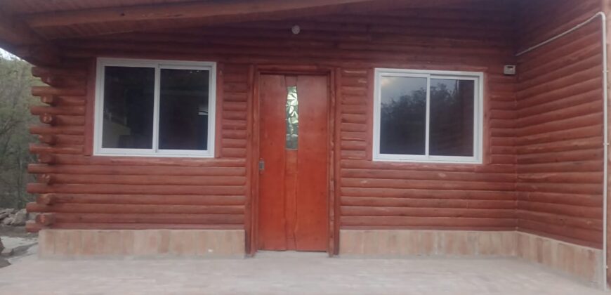 SE VENDE PROPIEDAD CON CASA PRINCIPAL + DOS CABAÑAS