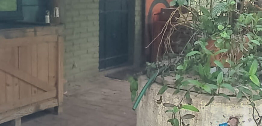 AMPLIA PROPIEDAD EN VENTA – BARRIO LAS GRAMILLAS