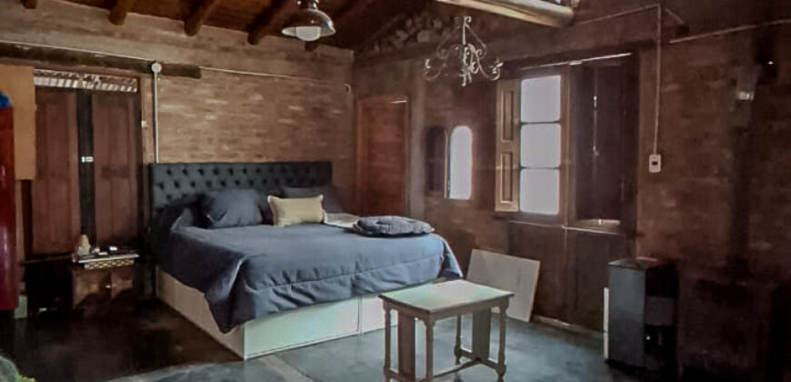 AMPLIA PROPIEDAD EN VENTA – BARRIO LAS GRAMILLAS